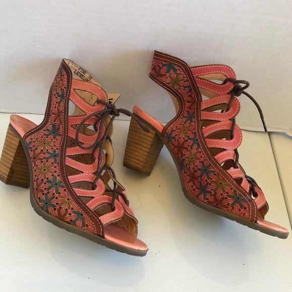 Beautiful L’Artiste spring step pink heeled flower sandals - Picture 2 of 15